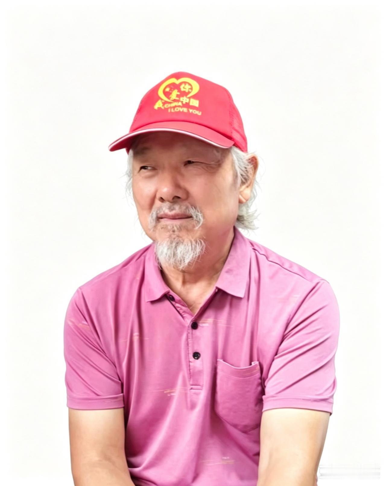 题自照
从容耳顺年，鹤发赤童妍。
世事皆看淡，心宽似碧天。

赏析
      