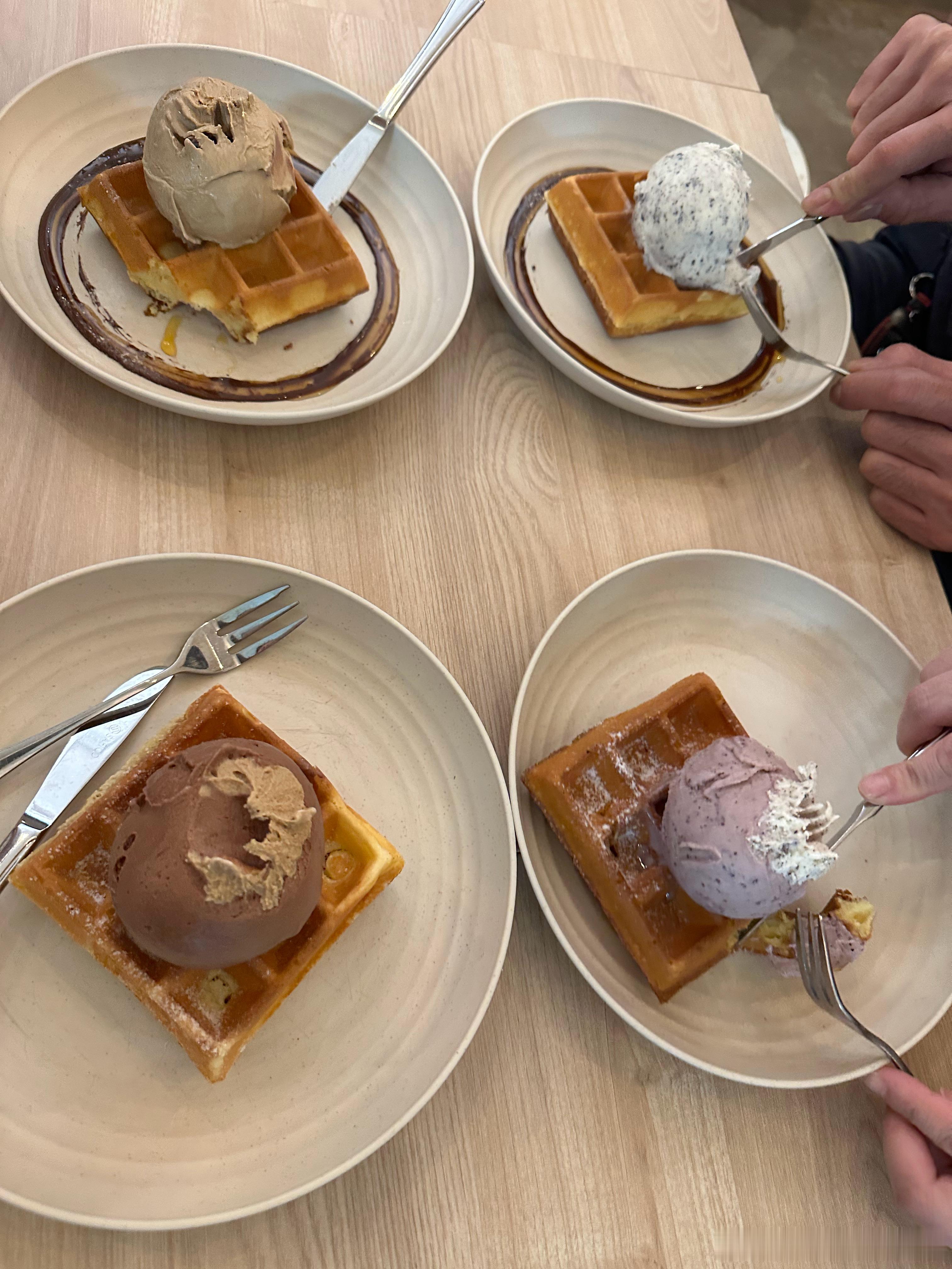 和朋友一起吃甜品🍨生活手记