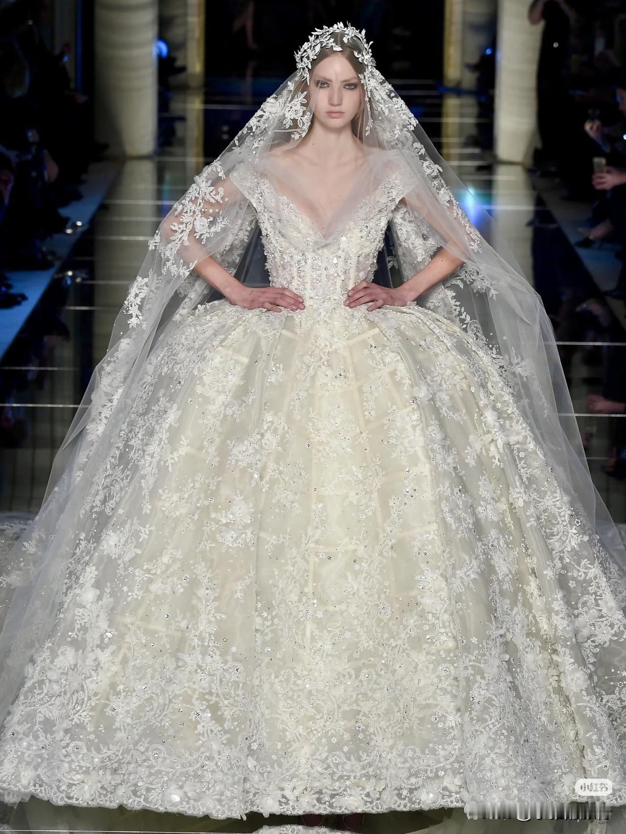 美搭社:Zuhair Murad 16S 织光成衣
 
Zuhair Murad