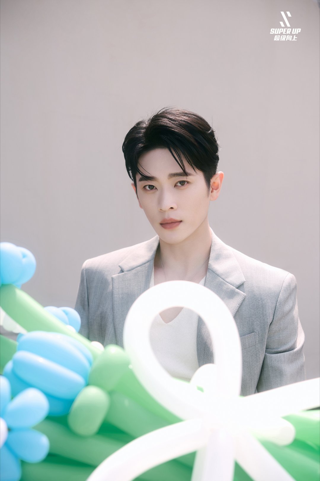 丞磊 大大方方清清爽爽的 丞磊自带干净少年感，举止得体、气质舒展，不扭捏不做作，