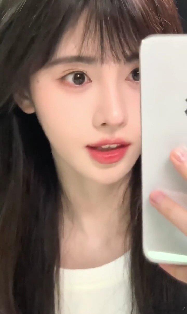 jjy jjy“你眼中的点点星光，是我将一生奔赴的星辰.”  