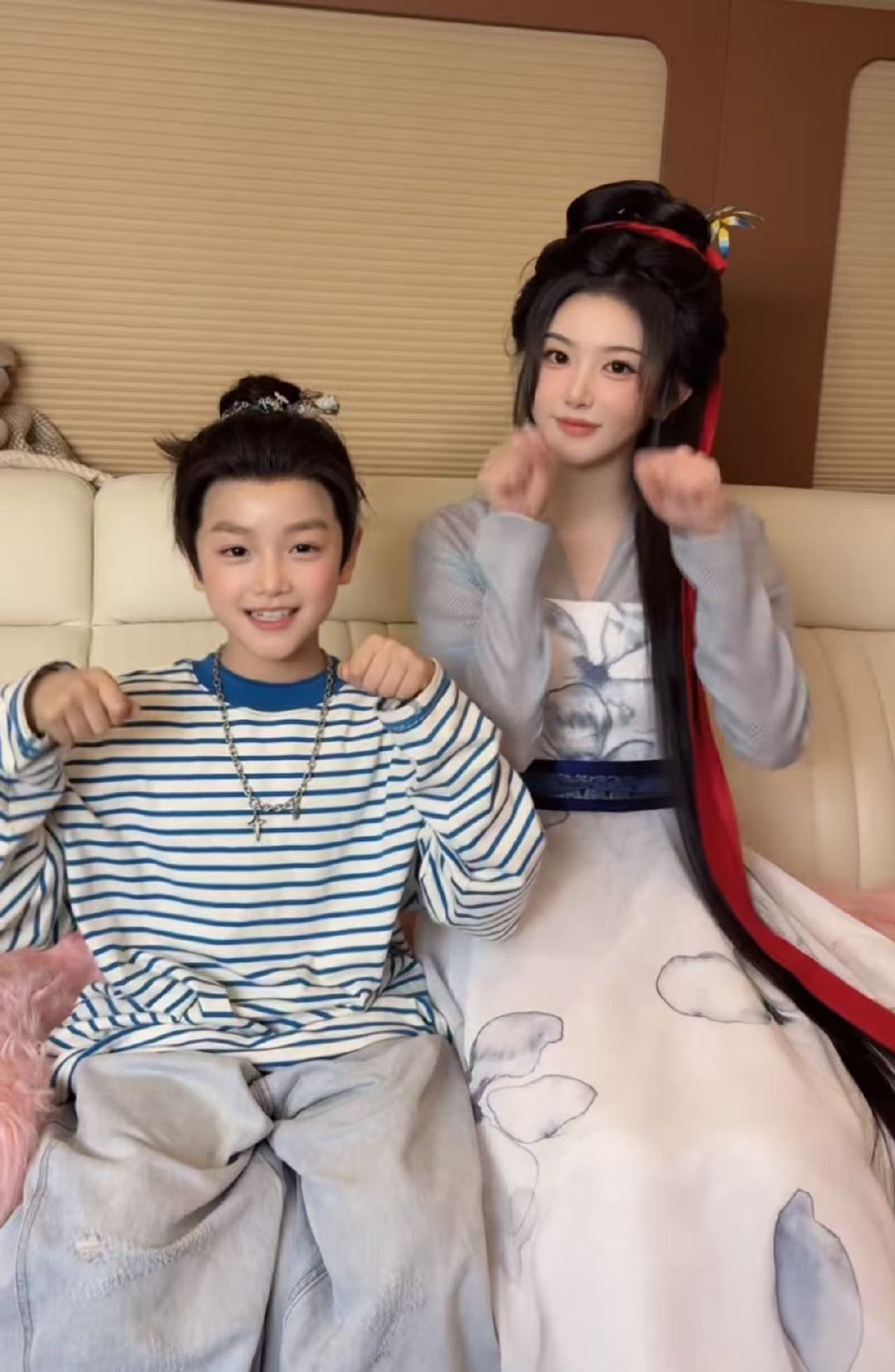 俞浅浅宝儿手势舞孔雪儿宝儿手势舞母子版手势舞来噜～ 