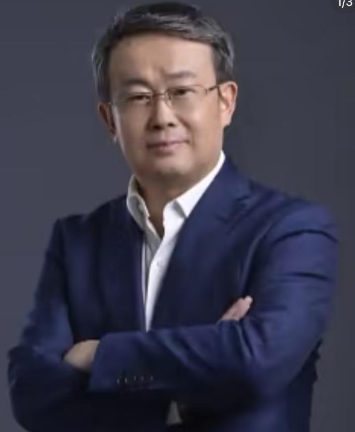 前阵子公司高管会，直接否决了一个从硅谷引进的高龄空降兵。
项立刚说的话虽然直白，