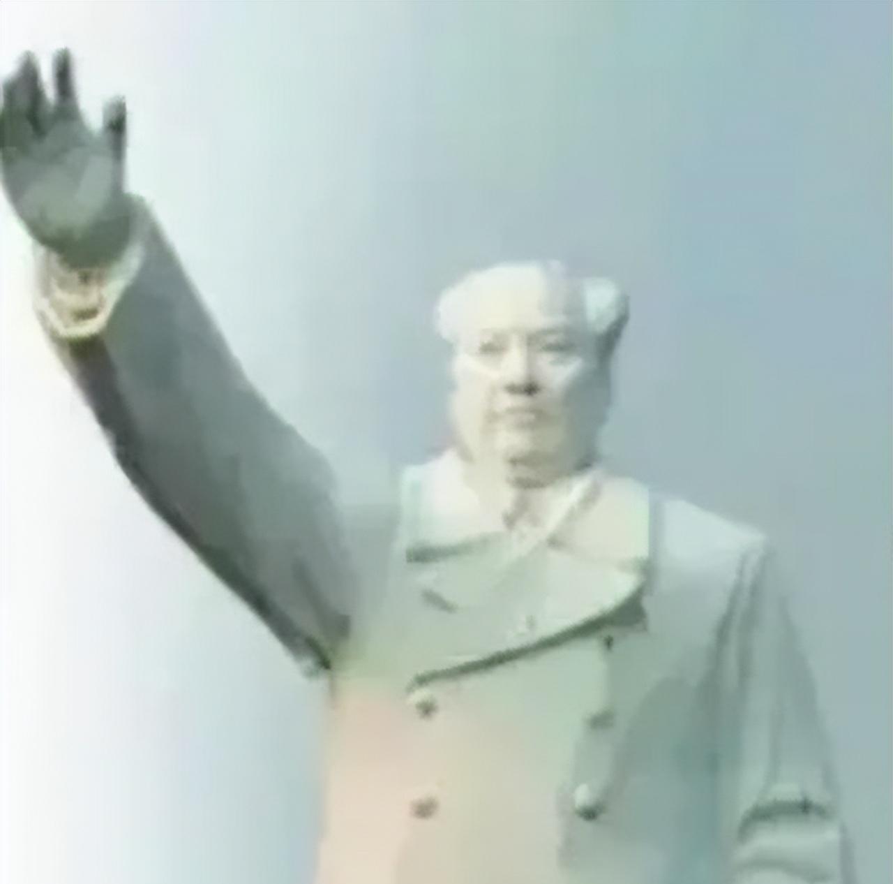 1968年8月，中国当时最大的毛主席雕塑落成！许将军批示:“把这尊毛主席像拿到南