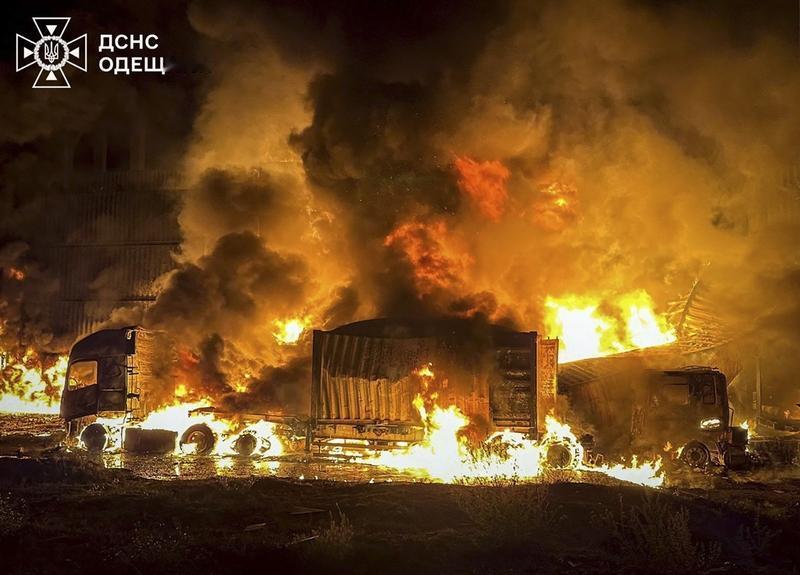 乌称敖德萨州基础设施遭袭，这事儿可太闹心了。当地时间21日，乌方说俄对敖德萨州交