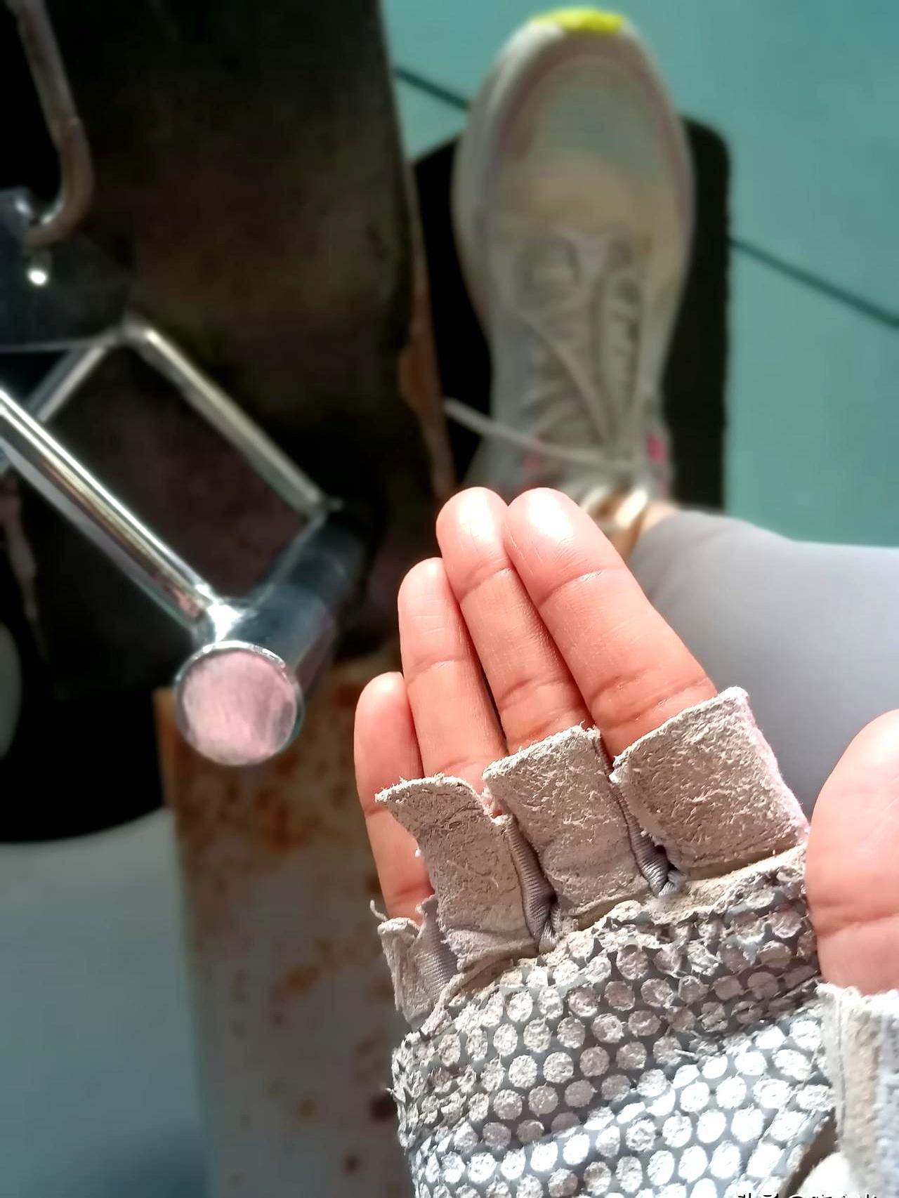 我一直真的挺乖滴呀，上篇一写，在友们对比下，咋活脱脱就一大皮孩
 

她老老实实