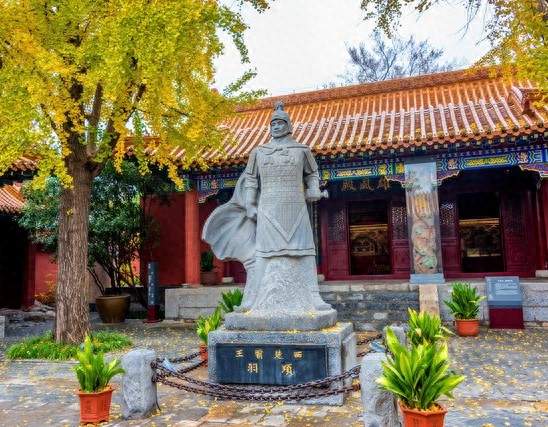 项羽：一个把“王炸”打成“三带一”顶级战神，到底输在哪？