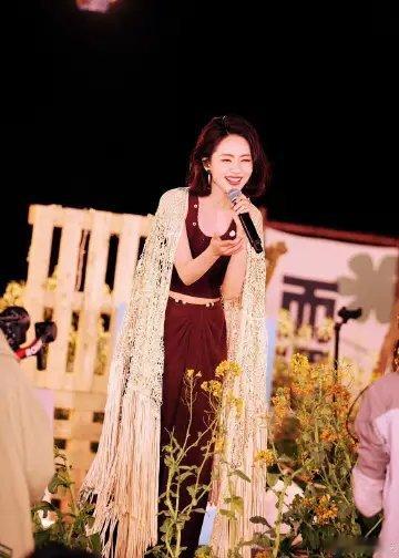 刘惜君谈参加歌手的优势刘惜君的演唱从来不会让人失望，这种用声线拉近距离的能力就是