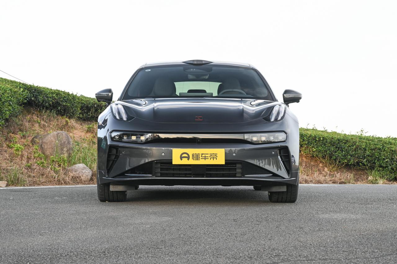 在30万级纯电市场厮杀愈发激烈的今天，若要问我最青睐的全能型车型是谁，极氪001