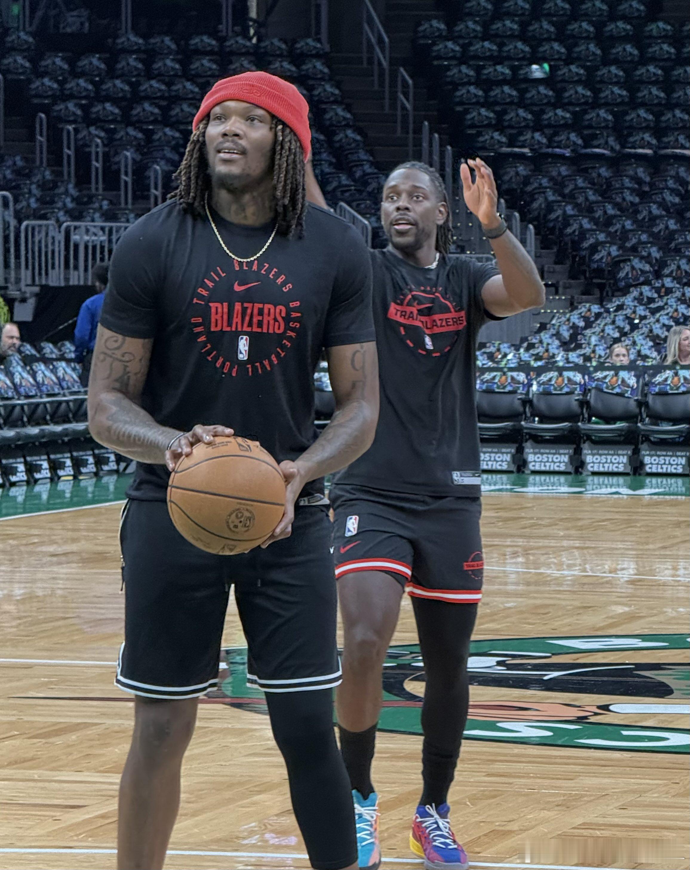 这场其实是罗威第一次回波士顿打比赛....凯尔特人nba