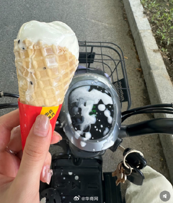 【#专家分析冰淇淋化得快原因##蜜雪冰城客服回应冰淇淋融化快#】随着夏季各地高温