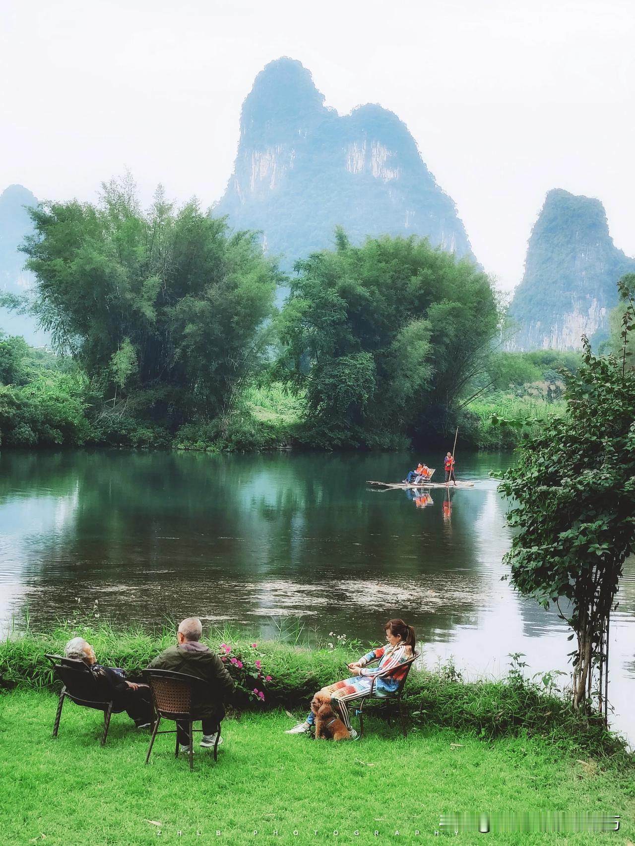 阳朔，不一定非要去热门景点
选个合适的酒店一待
谁是谁的风景
by phone