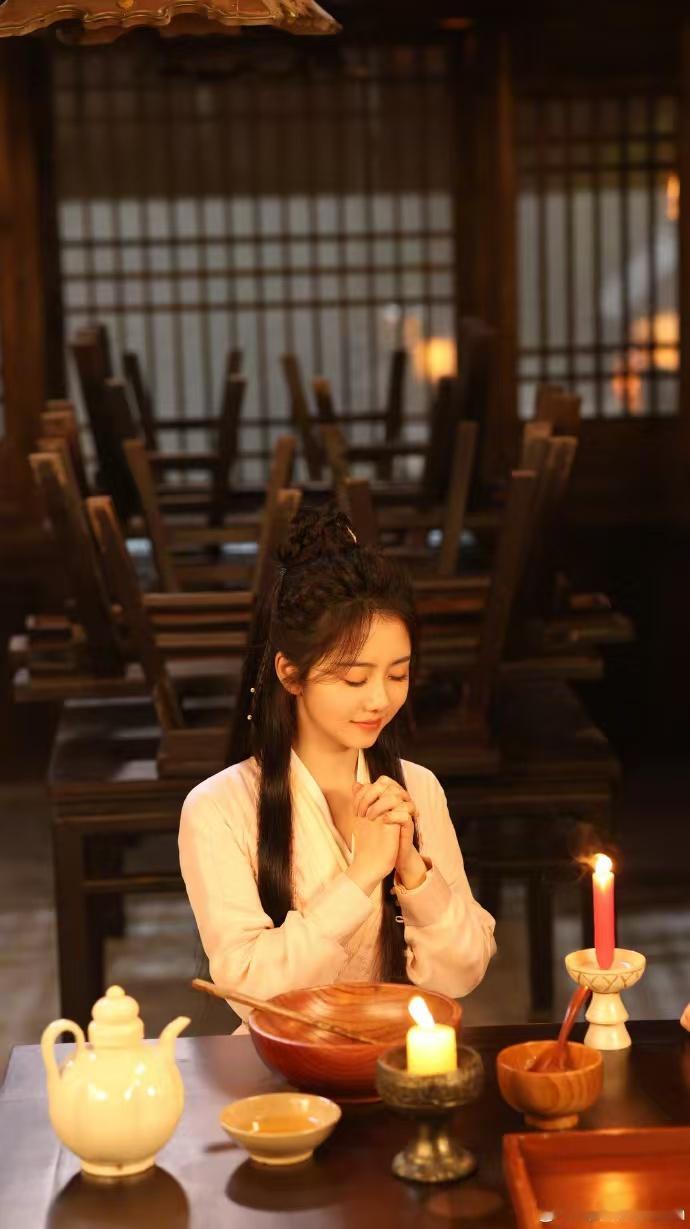 谭松韵新剧还是没逃过卫字辈的 新剧再遇“卫”字辈，缘分太绝！谭松韵以细腻演技诠释