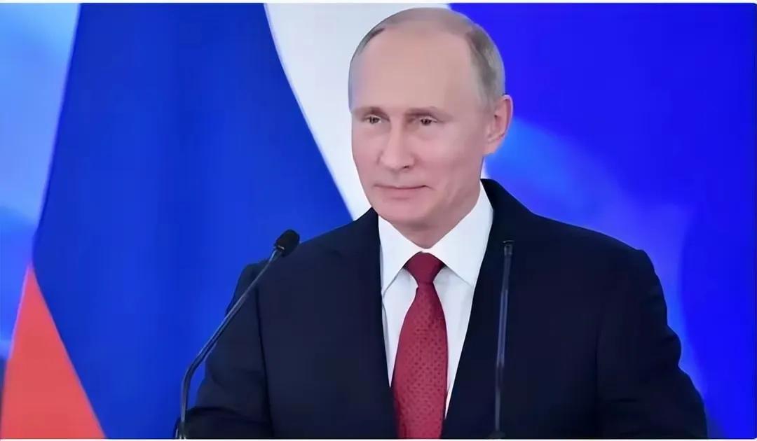 当被问及“北约为抵御俄罗斯的侵略做准备”，普京气愤得爆粗口，一边敲桌，一边回答：