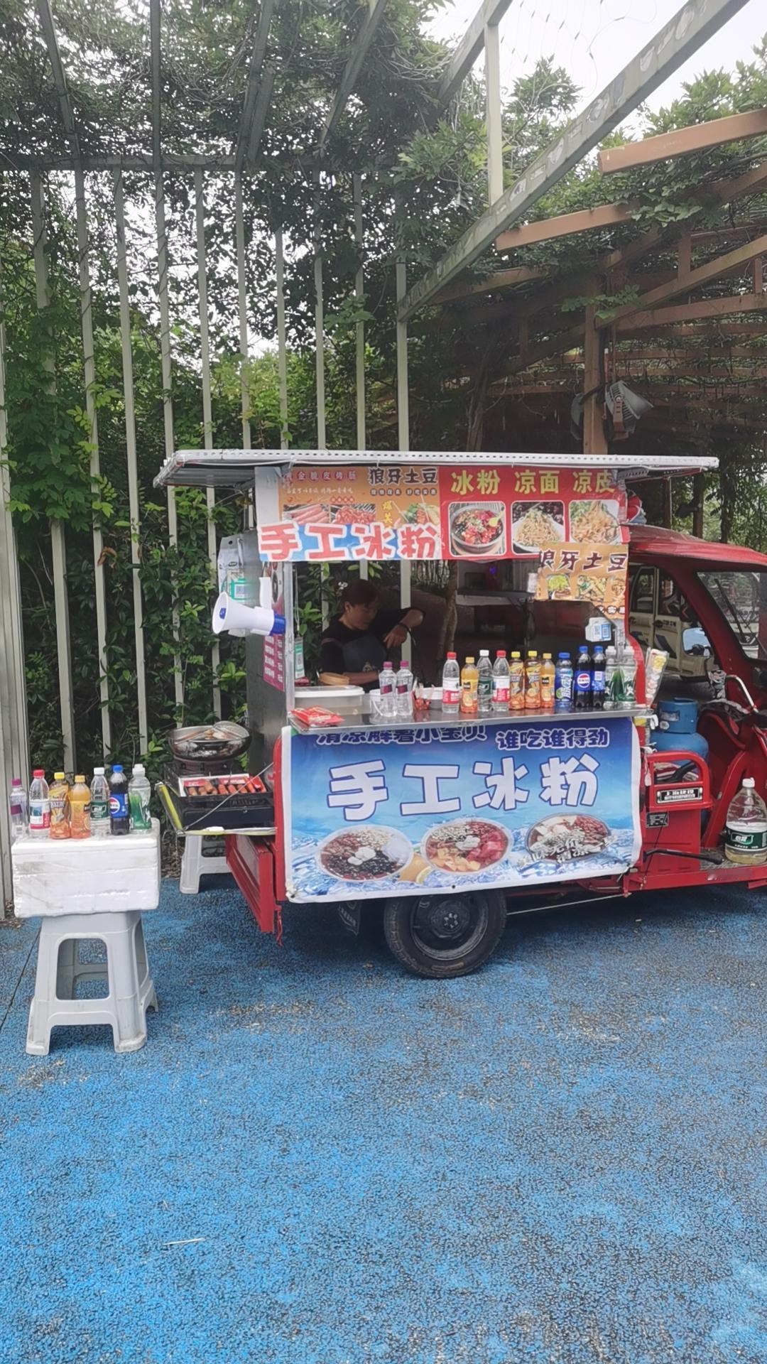成都随处可见的一大特色只有细心观察才能发现与其他城市的不同！
那就是有人的地方，