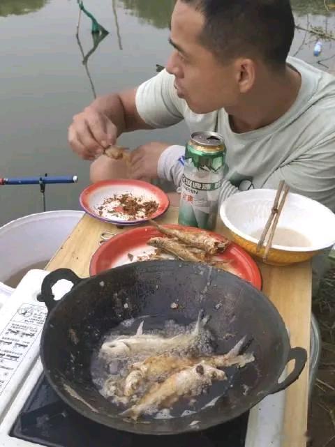 唐僧要是被他抓了孙悟空都来不及救遇上钓鱼佬算你倒霉！别人抓唐僧还得烧锅水，他们直