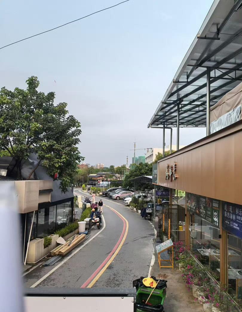 不介入他人因果，点到为止。点醒就是福报，点不醒是命运。有的人天生会悟，有的人遇事