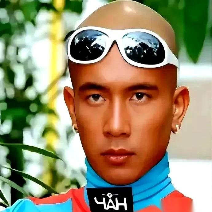 说起具俊晔，全网夸他“真男人”的画面还热乎着。
当初白纸黑字发声明，中韩双语，说