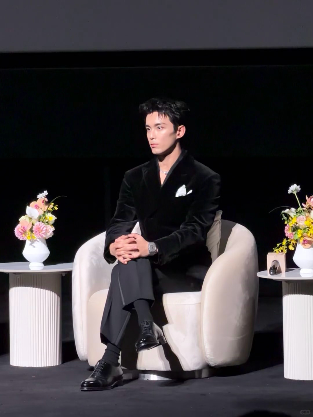 吴磊这建模也无法复刻的完美男人 🔝面部折叠度 下颌线如此流畅优越吴磊肤色白回来