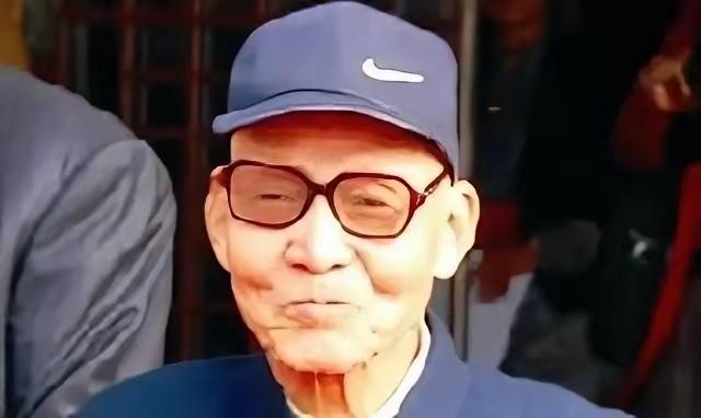1979年，姚连蔚被免职，此后他回到了西安昆仑机械厂，重新当了一名普通工人。不久