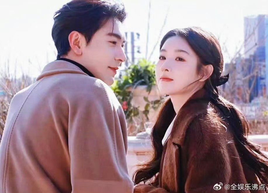 突然的喜欢前期癫中间甜结局虐开场以为是精神病院大逃亡，中间秒变偶像剧发糖现场，结