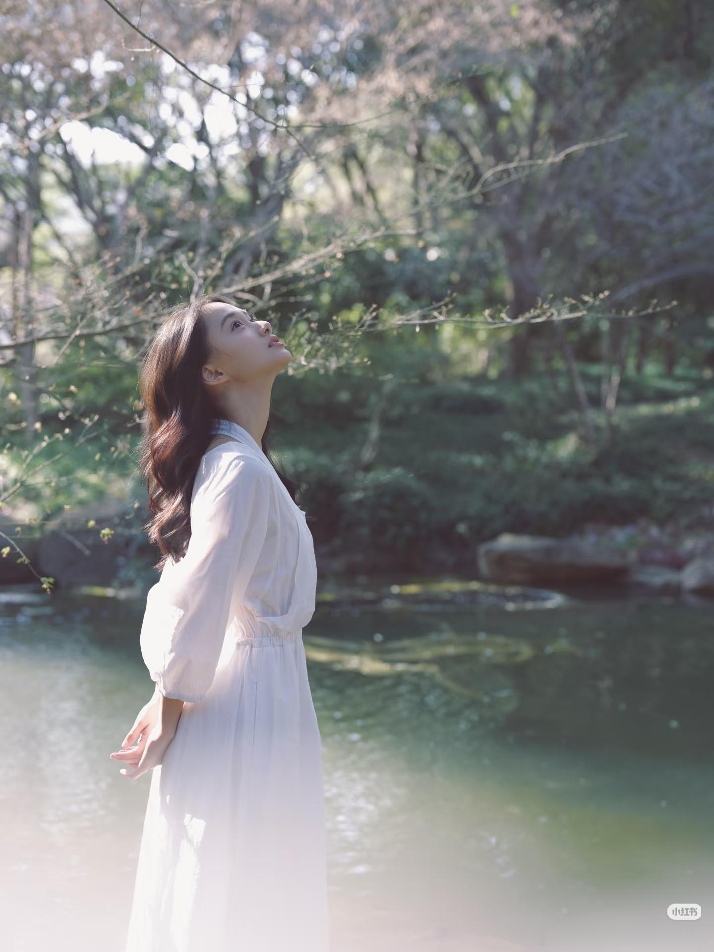 李沁夏梦两版淳儿意难平夏梦 夏梦作为00后能把淳儿诠释得这么好，冰湖里的她就像一