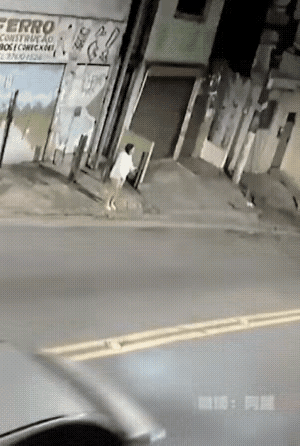 对于专门撞你的车，怎么也躲不过！女子反映已经够快了～～～