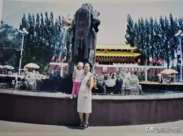 我的母亲：17岁弃笔从戎当军医，一身50式“布拉吉”，藏满芳华荣光
 
阅读此文