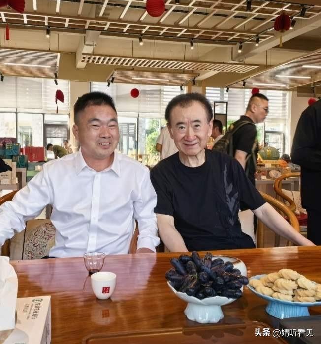 发现了吗？
人老了，面相都会发生变化！
1954年出生的王健林，身为万达的掌舵人