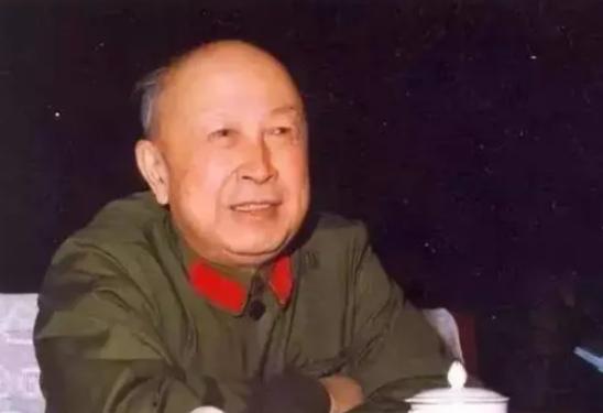 1964年，新疆知青郝天护给钱学森去了一封信，信中指出钱学森发表的论文错误，钱学