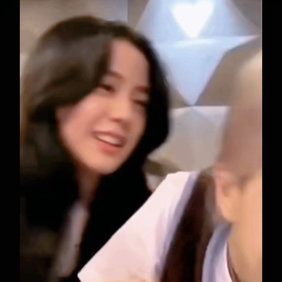 三墨粉：我担不来是因为我担不靠墨团。（实则疯狂解释她担为什么不来，疯狂强调她担才