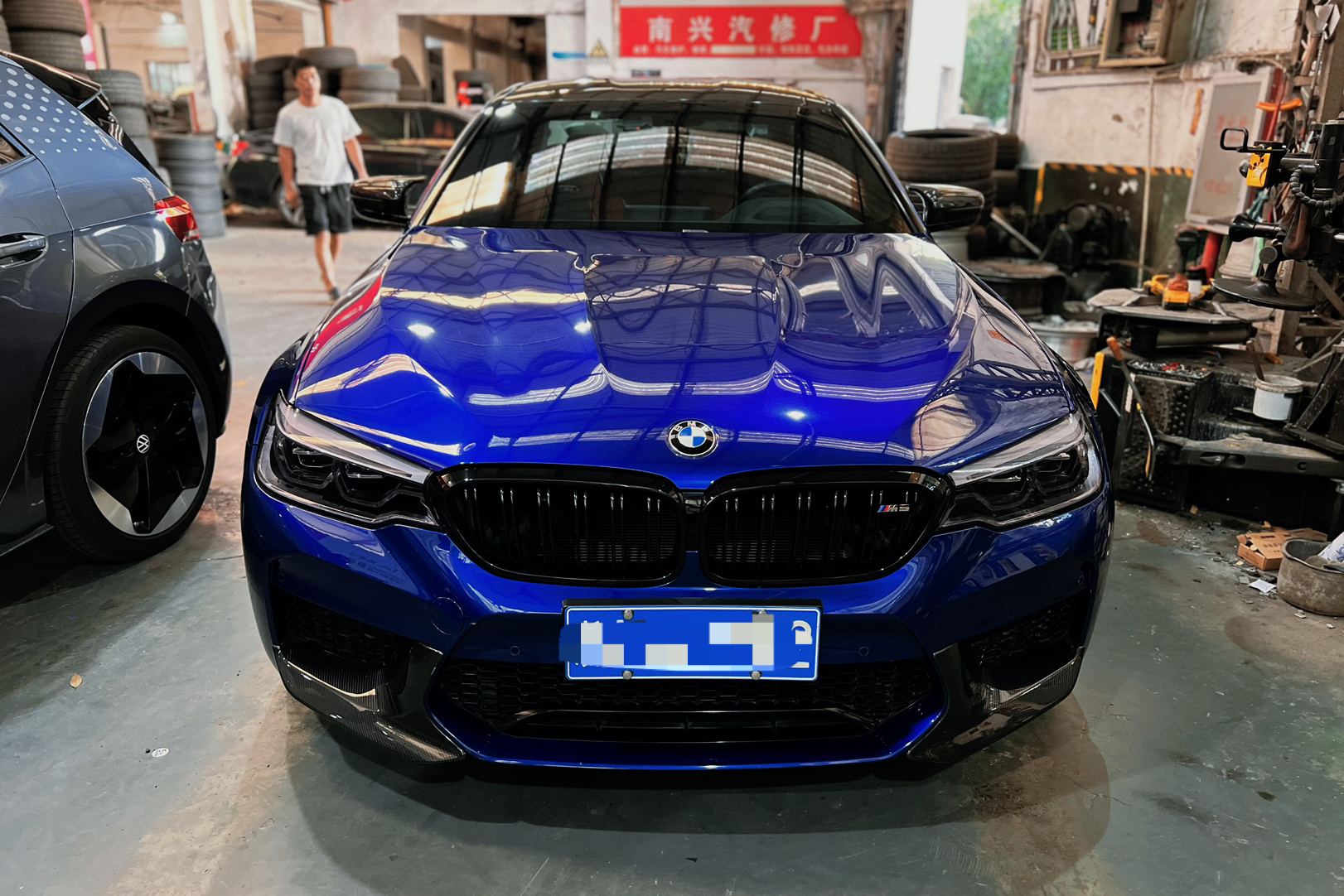 宝马M5 F90，不到2吨重的高性能行政车，一个字：好 [good] #宝马m5