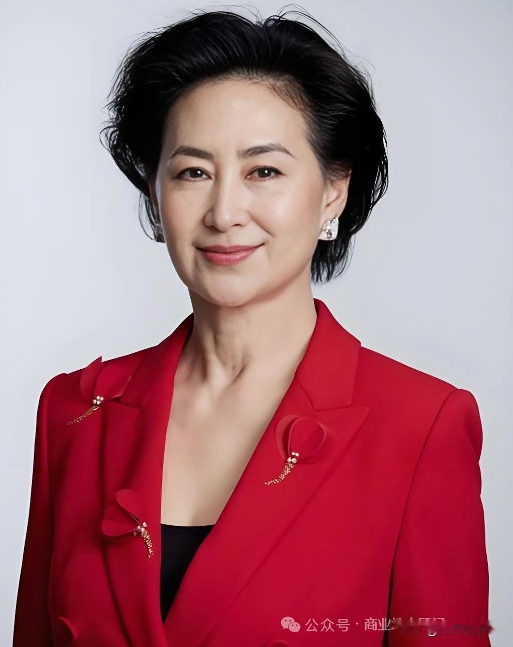 何超琼，突收法院“保护令”！百亿豪门千金女强人的背后，也隐藏着不为人知的痛。
