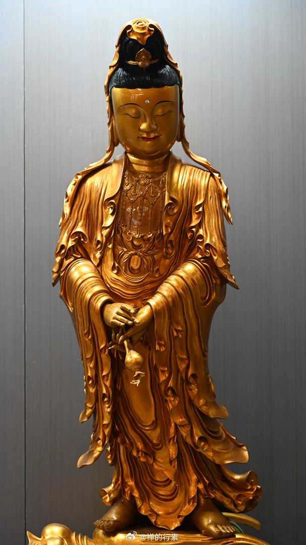 大悲圣者观音尊，我从无始至今生。贪嗔烦恼所束缚，祈请加持速解脱。诸法本性自清净，