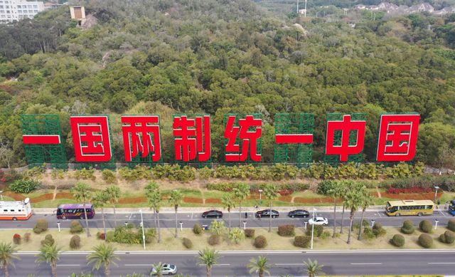 美军登台之日，就是祖国统一之时。
 
这句话简洁而有力地概括了一个重要的观点，它