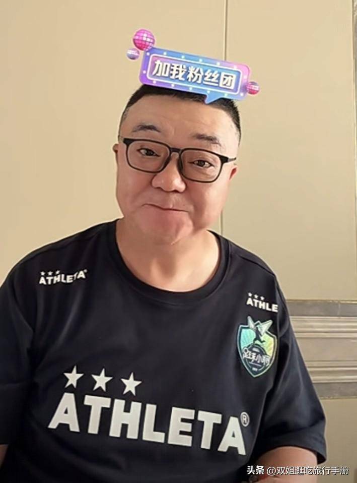 董路直播说：下午还有5个访谈。
直播中董路一边吃饭一边与大家聊天，告诉大家自己的