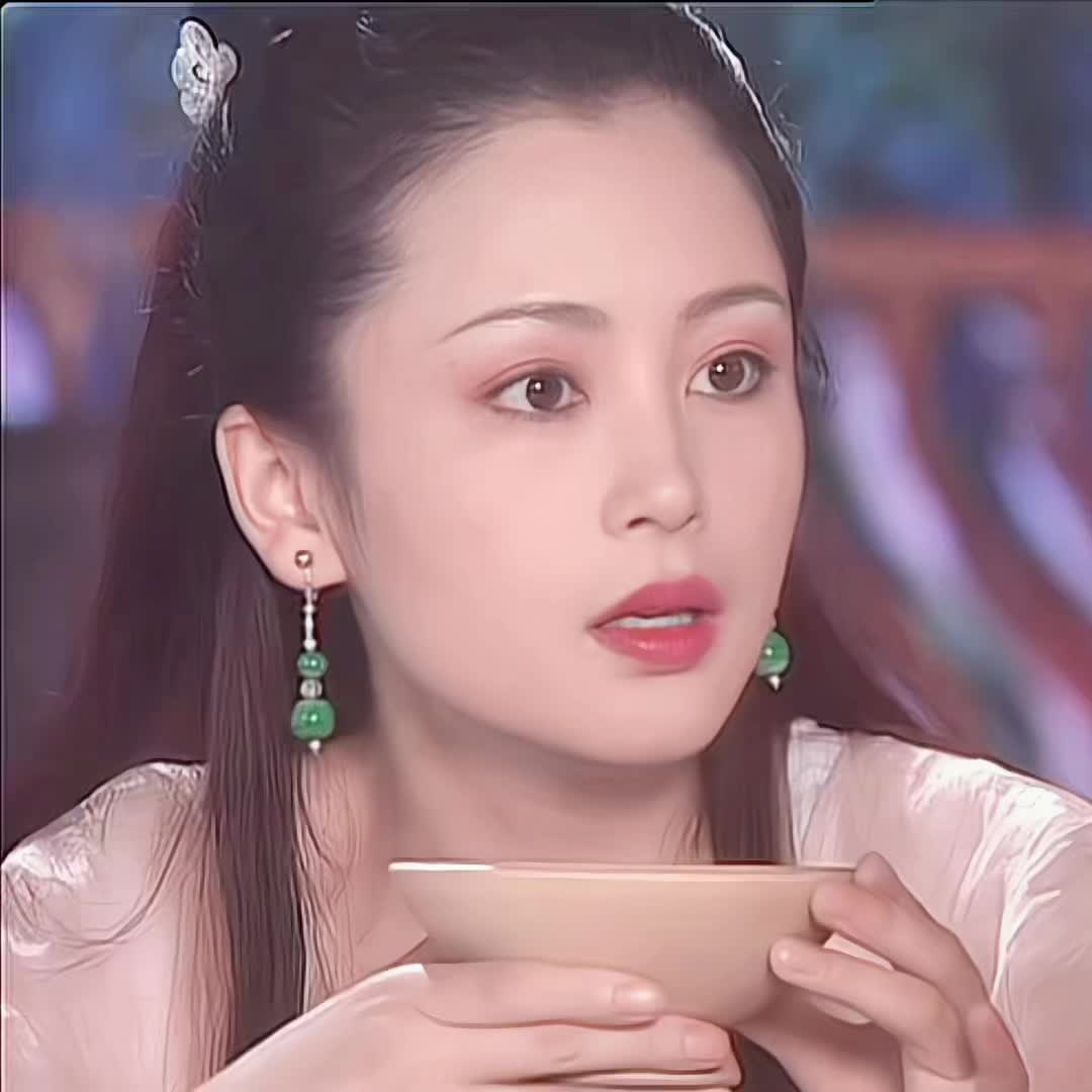 “三位红姐都好美，早期女主和女配都是各美各的，哪有什么千篇一律的审美...