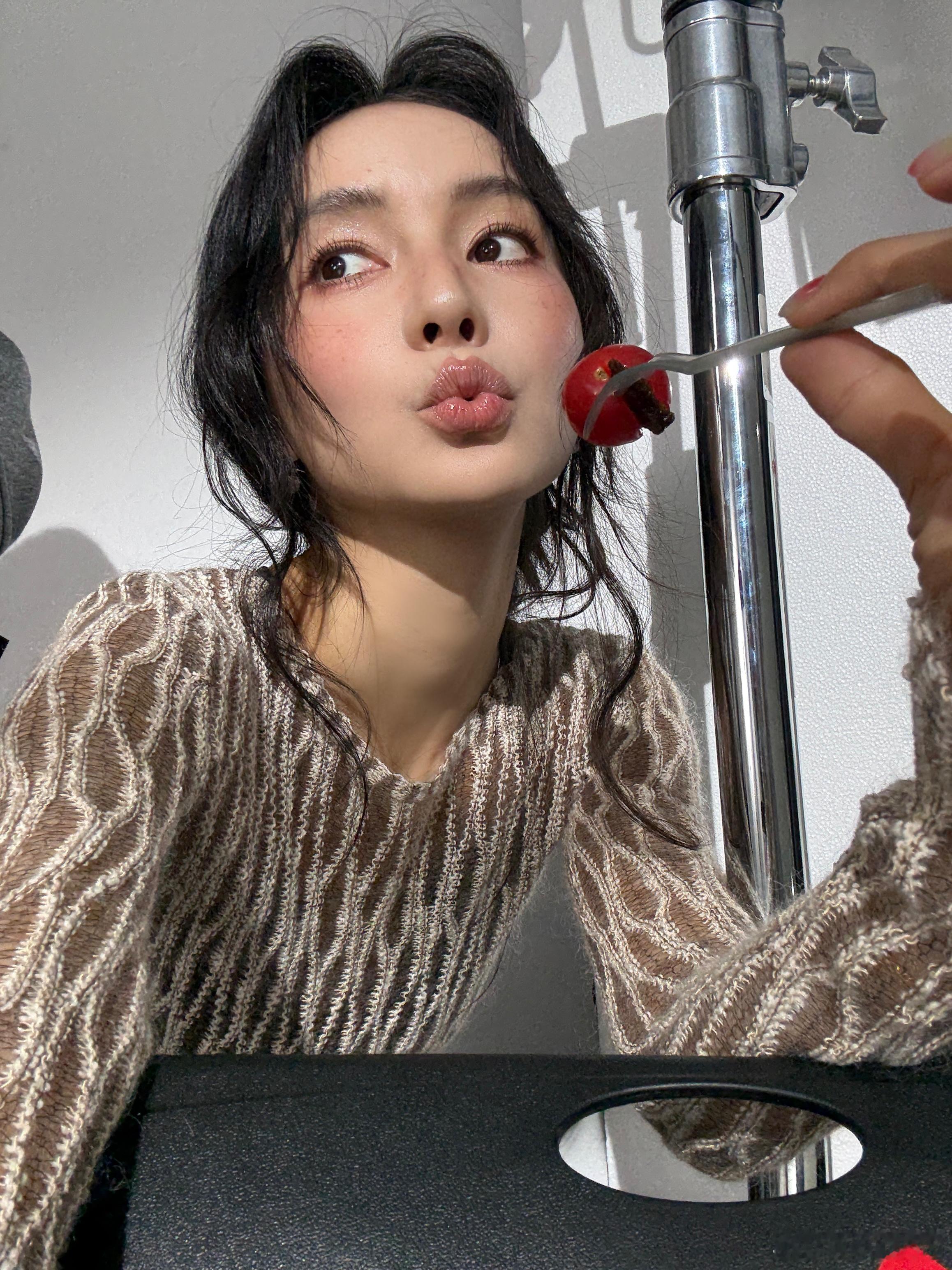 每天早上听到闹钟我会先从一个虚弱的魂灵开始化形大概10分钟之后初具人类意识再花3