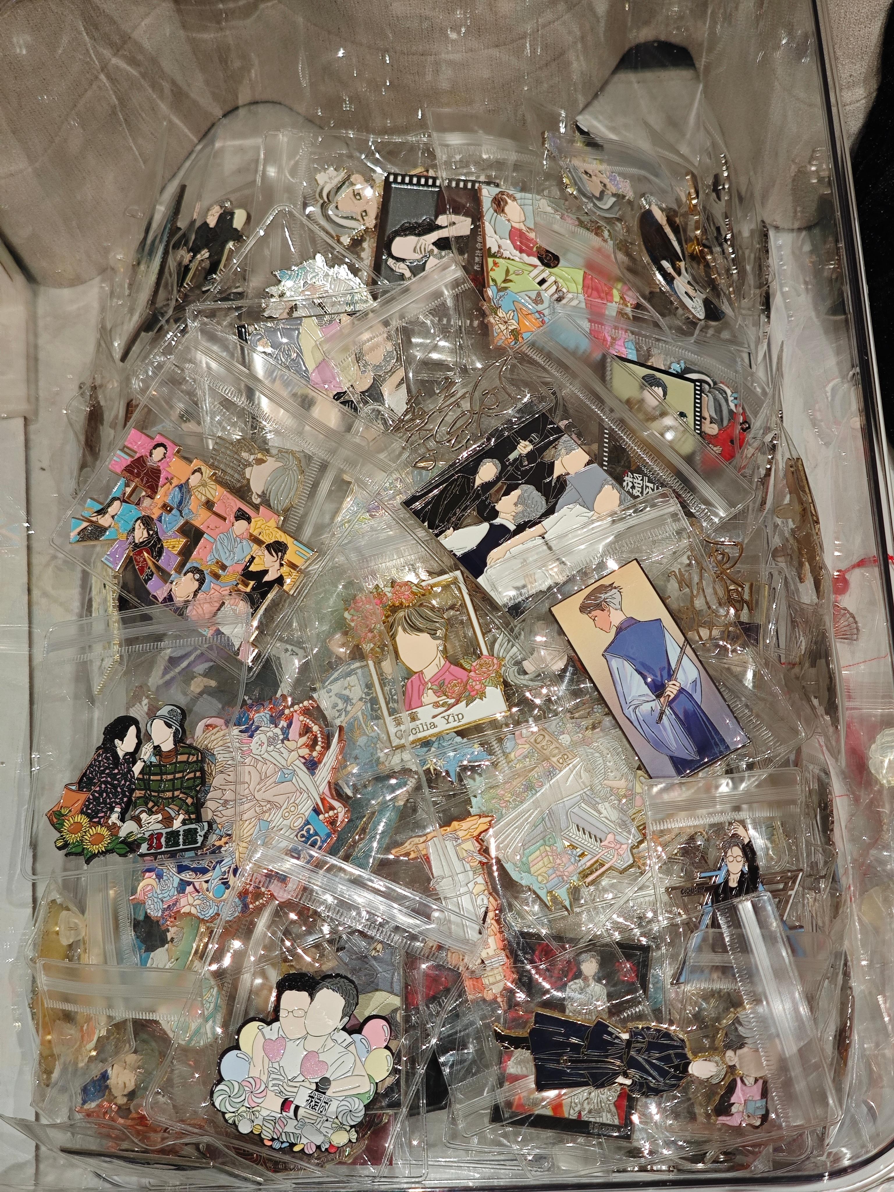 好想雇个人帮我整理。。。我不是才入坑五个月吗怎么会有半框章子 ​​​