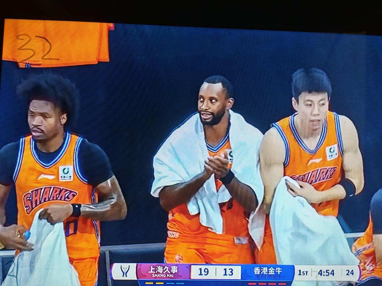 上海队替补席坐着辽宁队曾经两大核心：张镇麟和弗格，你敢想象？

cba俱乐部杯淘