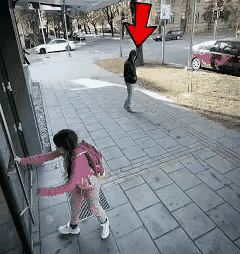 这样的孩子从小就学会了自我保护，遇事不紧张，处理得当，值得点赞！[比心][比心]