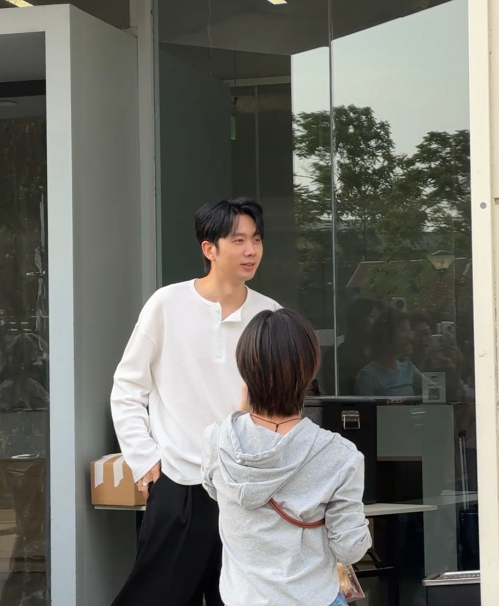 刚到米未打卡就碰到刘思维 好帅一男的 真人比拍出来帅好多 