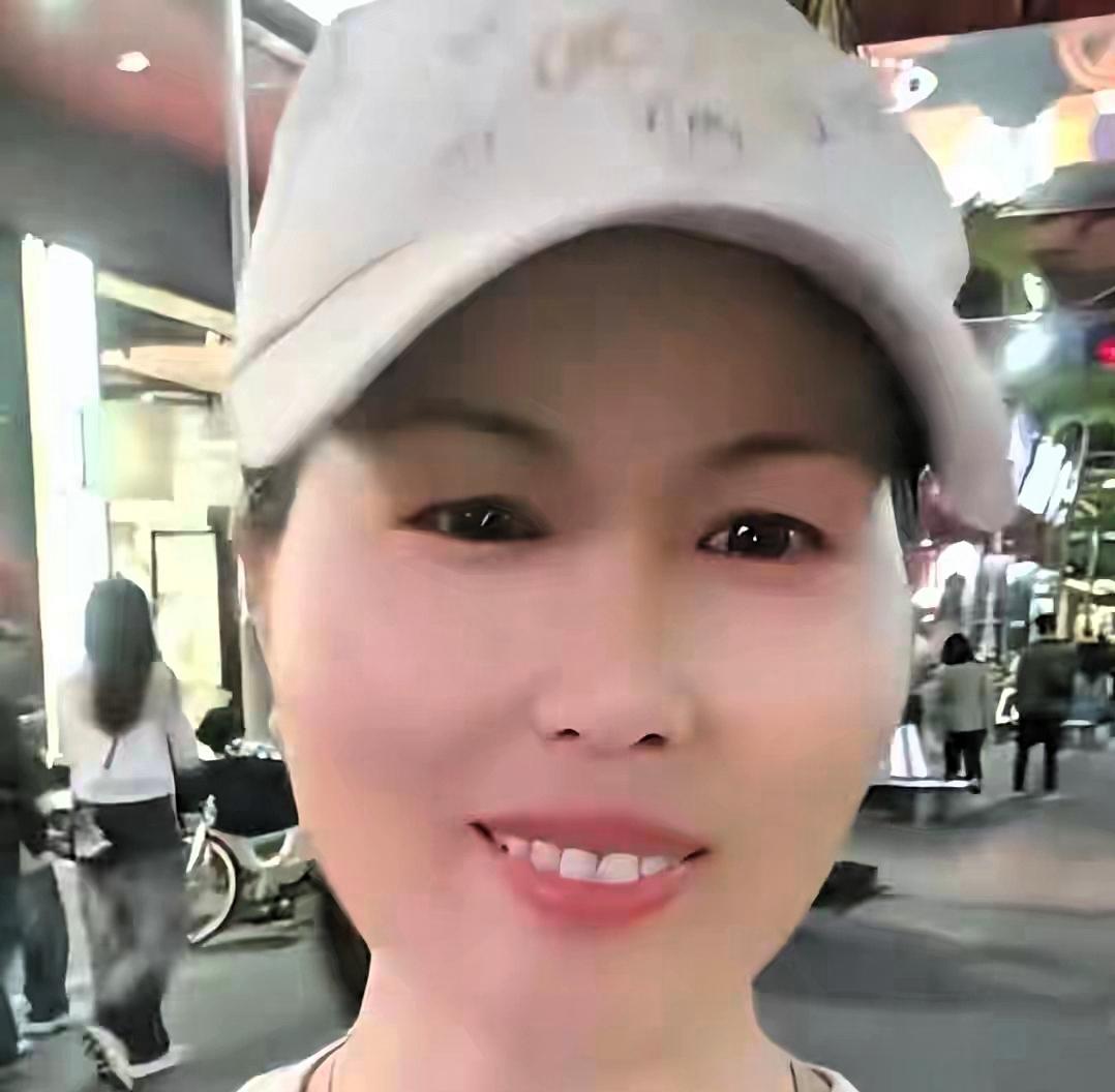 马筱梅妈妈跟着小杨阿姨买菜，这是在悄悄对账吗？
 马筱梅刚心疼妈妈太累，转头妈妈