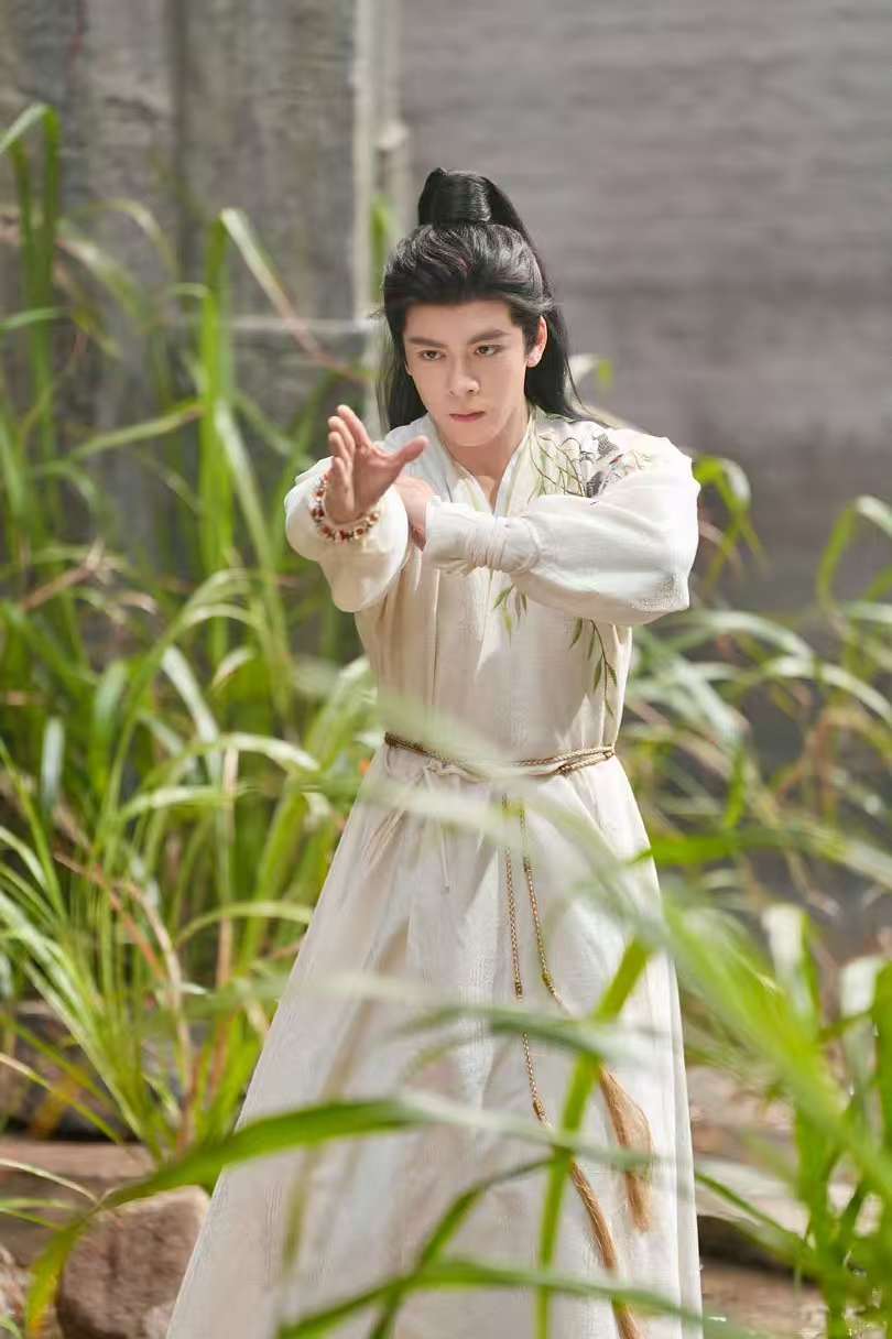 德塔文谈曾舜晞德塔文精准点评曾舜晞！武侠气质突出演技扎实，月鳞绮纪表现超亮眼✨ 