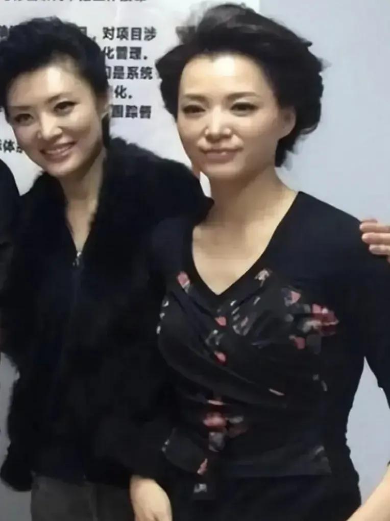 董卿怎么能和周涛比？论主持工作周涛赢了，论知识面周涛也赢了，论才能和气质还是周涛