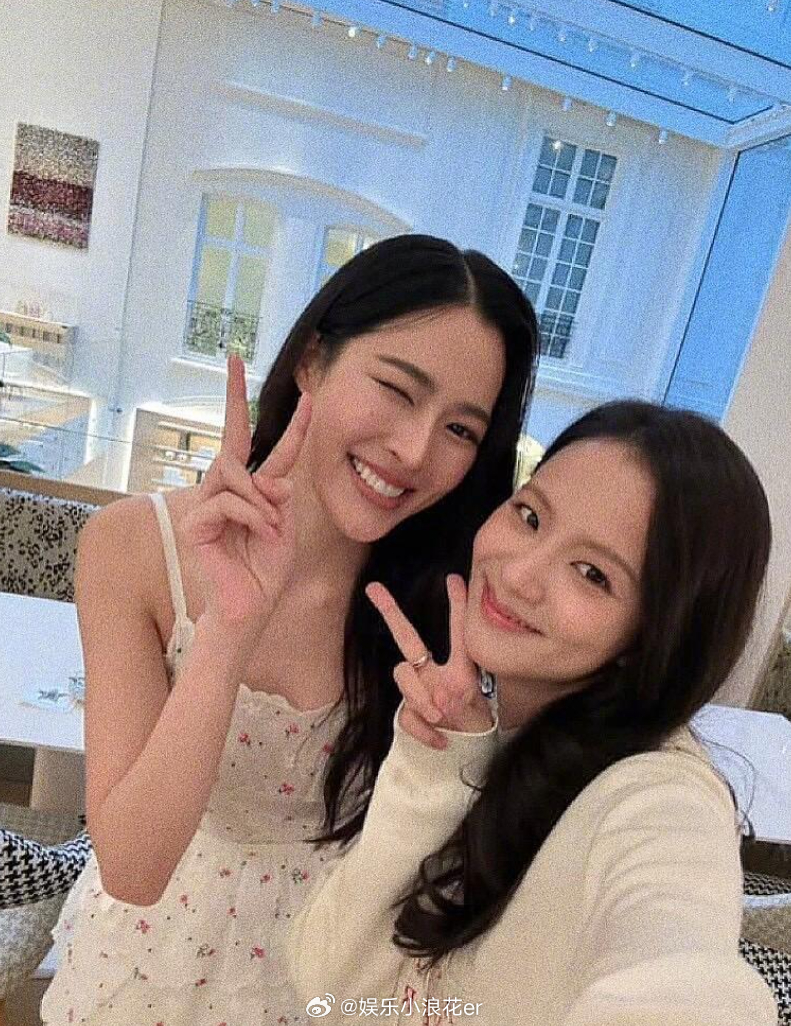 金智秀邝玲玲自拍 两位美女对小浪花眼睛很好！ ​​​