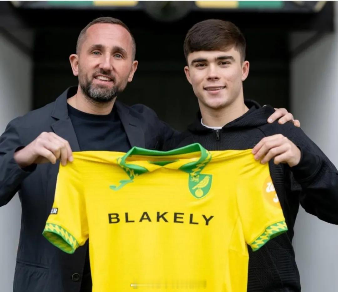 足球转会新闻 官方：诺维奇宣布从曼联租借签下了哈里-阿马斯直到本赛季结束。18岁