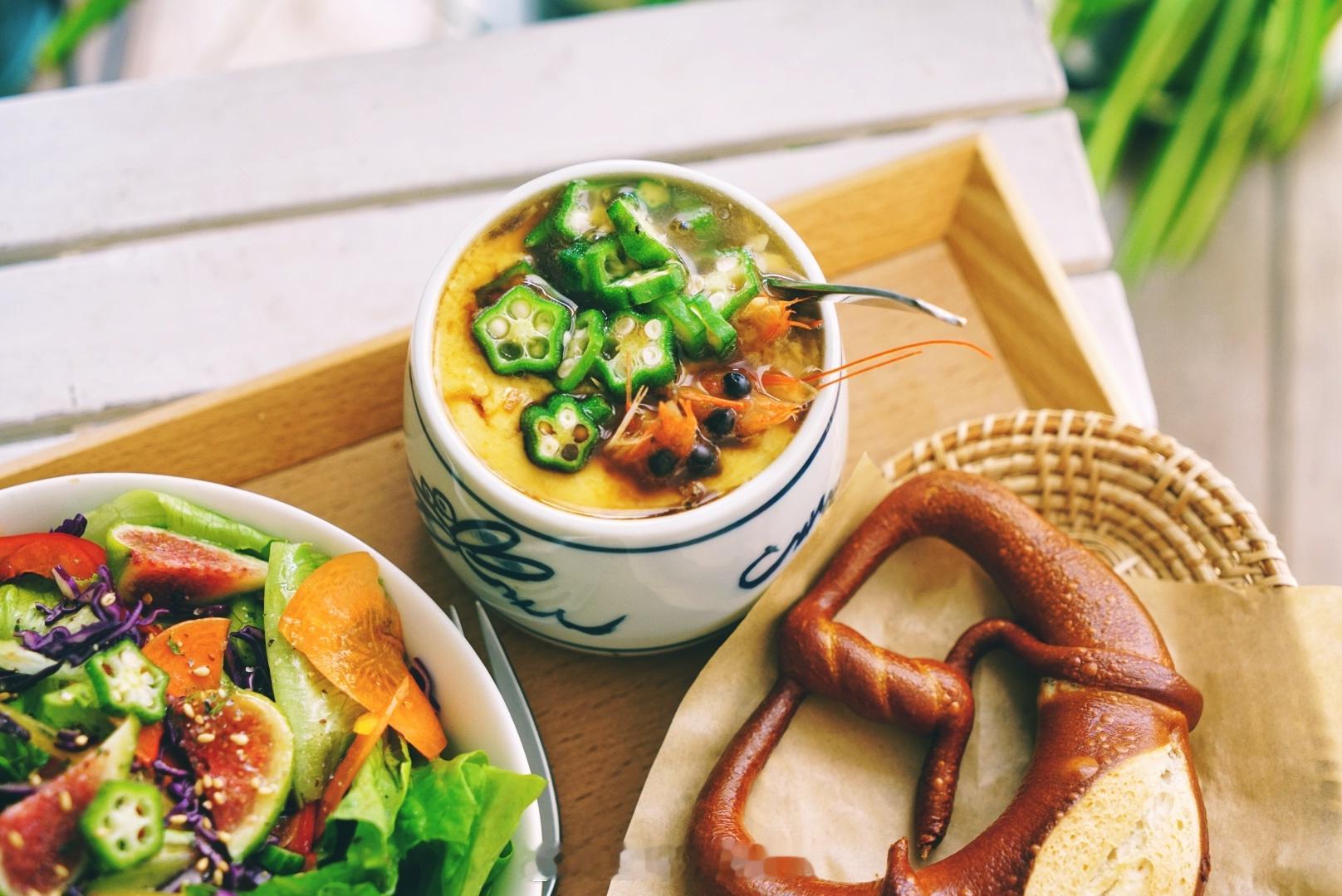 鲜虾茶碗蒸混合蔬菜沙拉斯图加特碱水结#乐趣厨房食谱##brunch早午餐[超话]
