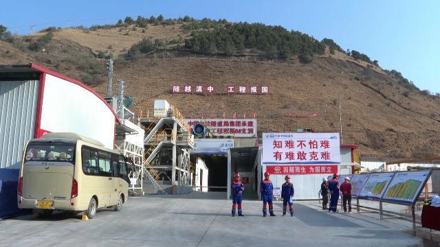 滇中引水工程真是一项了不起的大工程！ 
香炉山隧洞作为控制性工程，那难度可不是一