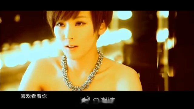 谢楠早年那首《最好的我们》MV男主：何炅 制作人：李荣浩！这个阵容放现在都凑不齐